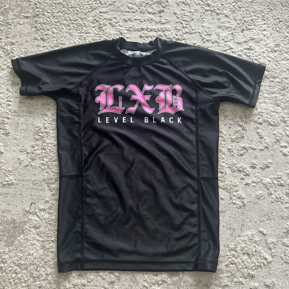 LEVEL BLACK MOM SHIT RASH GUARD